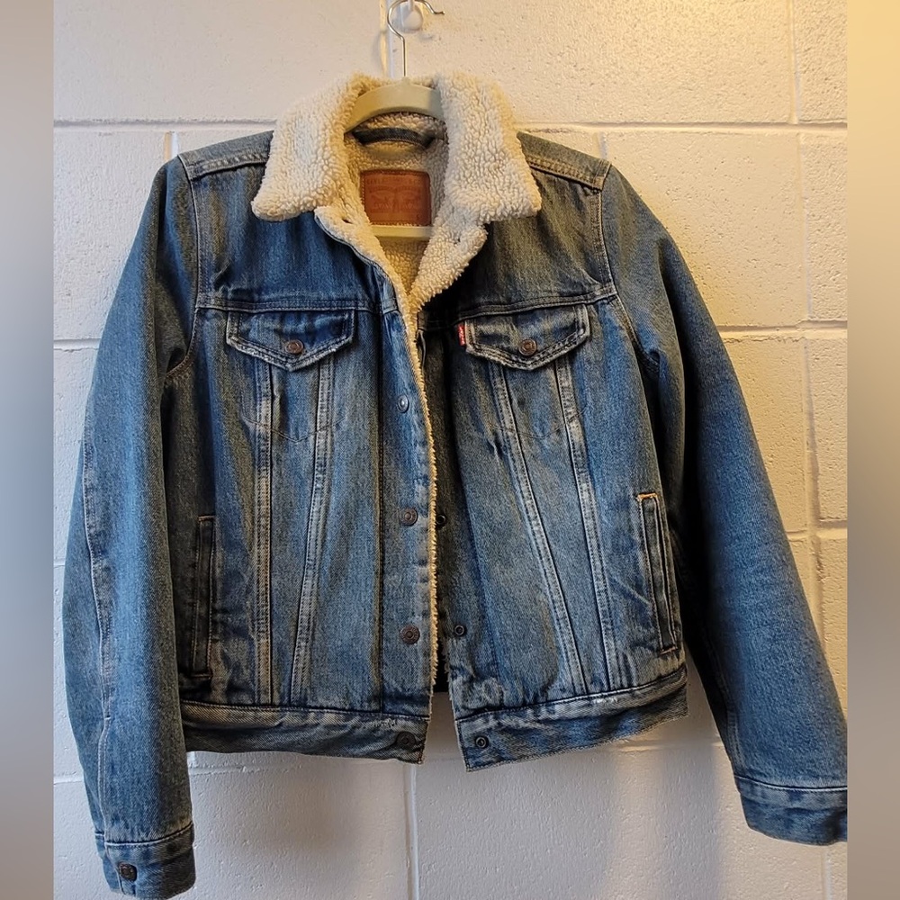 Levi’s Classic Blue Denim Jacket with Sherpa Lining